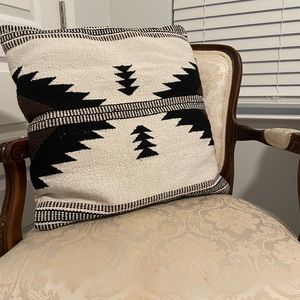 Large pillows with inserts x 2